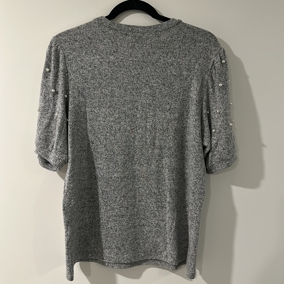 Soft blouse with pearl pouf sleeves - Picture 3 of 3